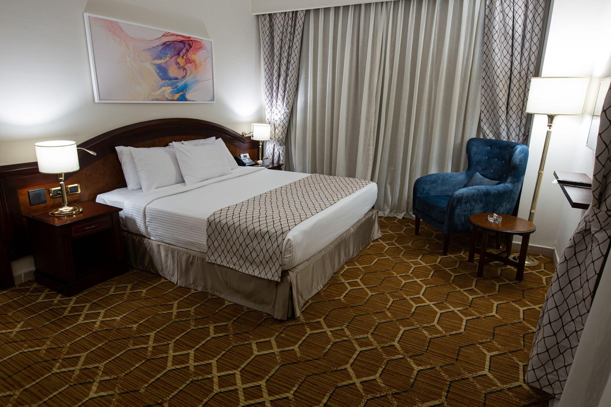 Triumph Plaza 4*